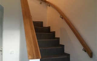 Handlauf und Ablage Treppe -1